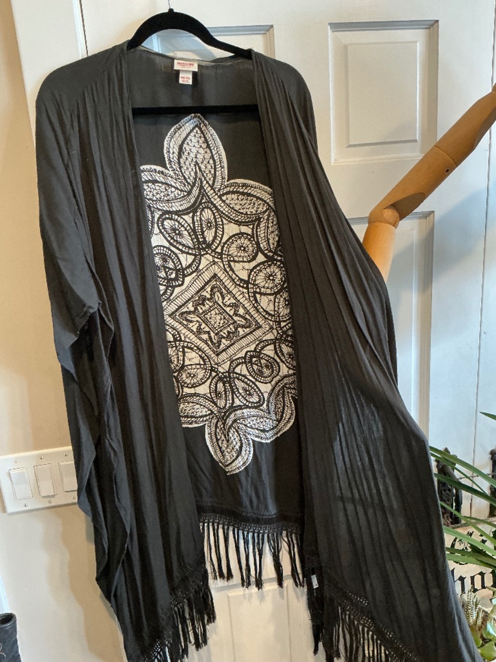 Black and white batik style boho fringed kimono from mossimo!